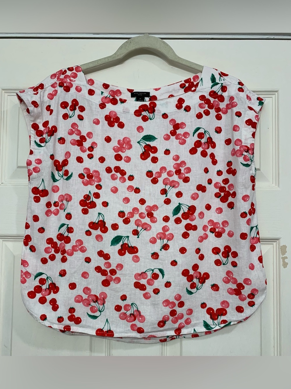 Ann Taylor White Linen Blend Cherry Print Small Petite Blouse 3577